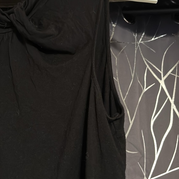 Black sleeveless blouse like new - Picture 2 of 3